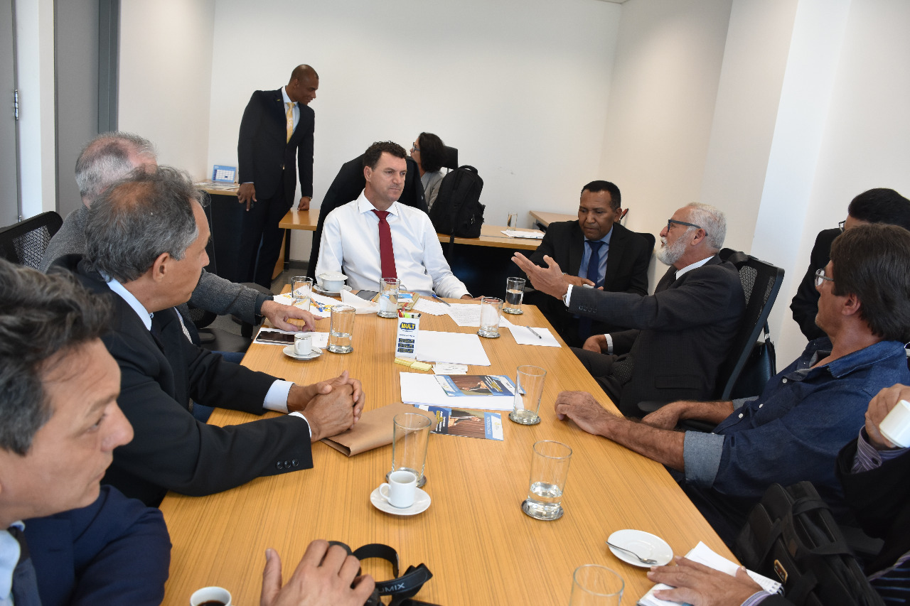 Deputado Iolando recebe sargentos da Força Aérea Brasileira em seu gabinete