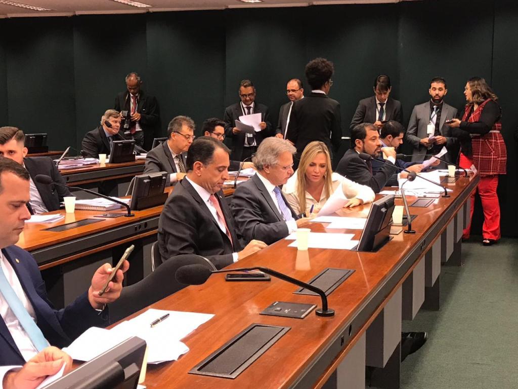 Comissão da Câmara dos Deputados aprova regras de fixação obstáculos em quadras residenciais