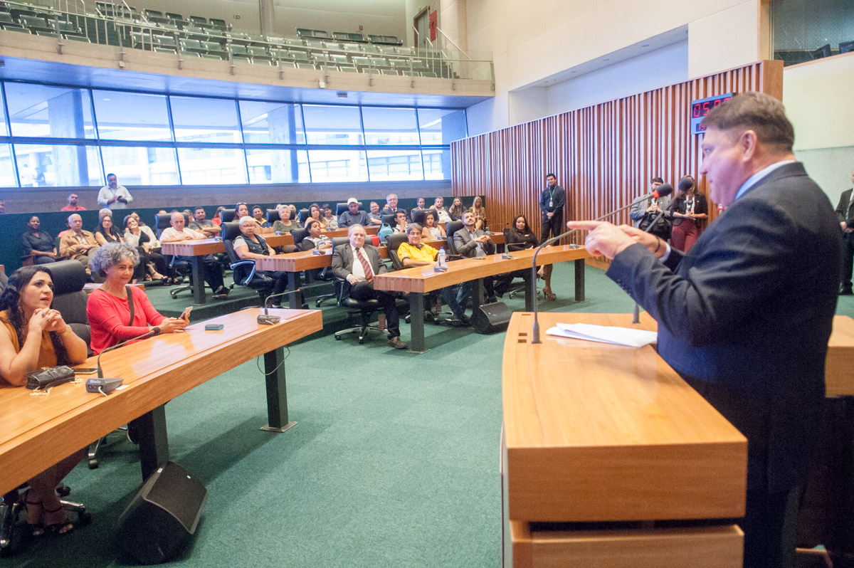 Deputado João Cardoso presta homenagem ao Dia do Feirante na CLDF