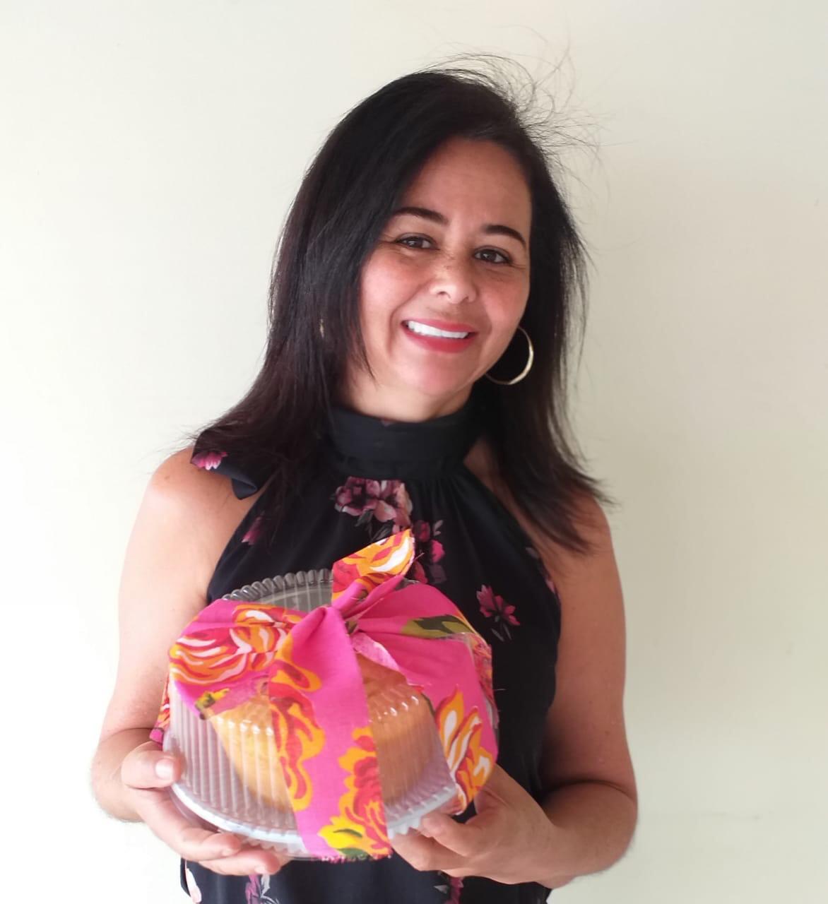 Em meio à pandemia, empreendedora transforma fornada de bolos e pães caseiros em oportunidade