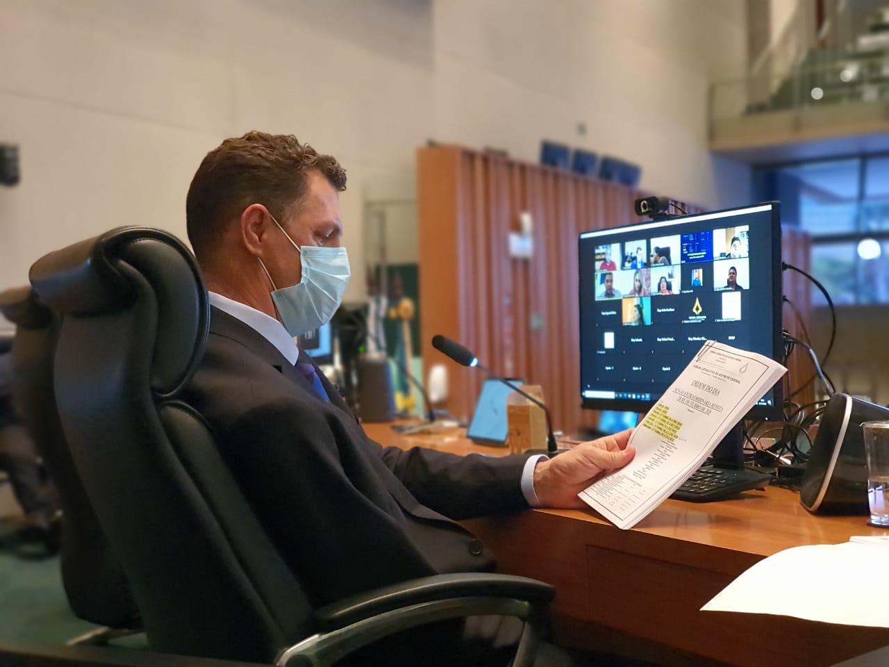 Projeto de Lei do deputado Iolando obriga inclusão do nome do responsável legal por crianças e adolescentes nas escolas e nas unidades de saúde