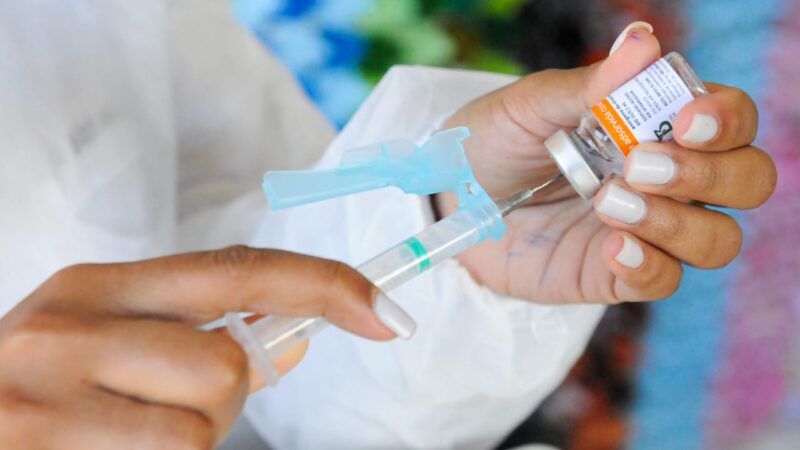 Vacina para profissionais de 14 hospitais privados