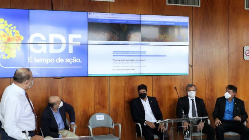 Auxílio financeiro para mais de 4,5 mil taxistas e motoristas de escolar