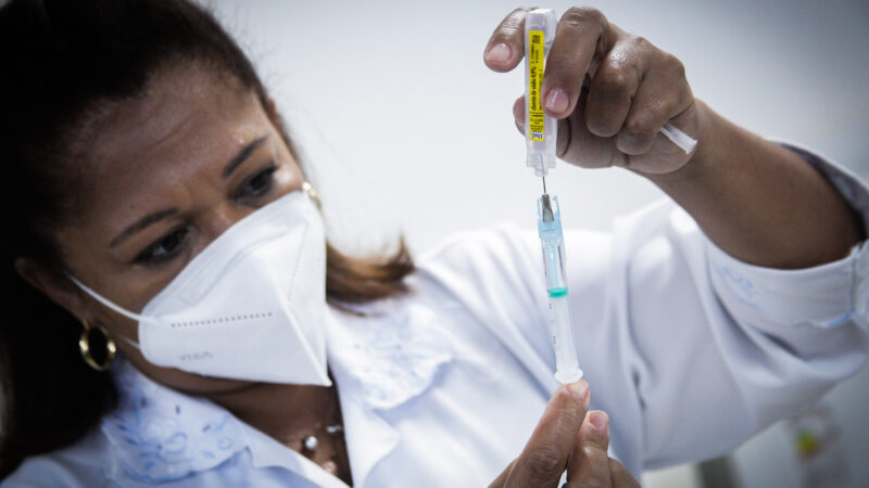 Começa a aplicação da vacina da Pfizer/BioNTech