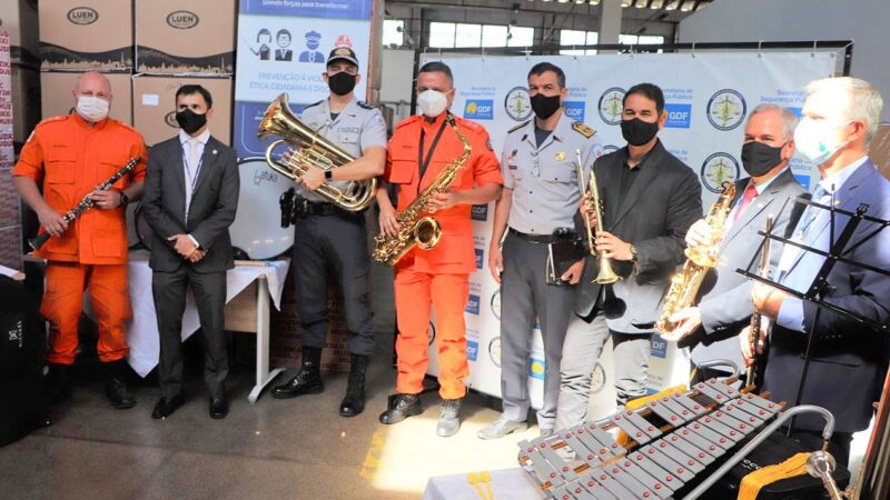 520 instrumentos são entregues a escolas cívico-militares do DF