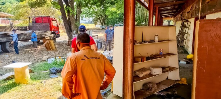 Limpeza e cuidado no terreno da futura Escola Bilíngue
