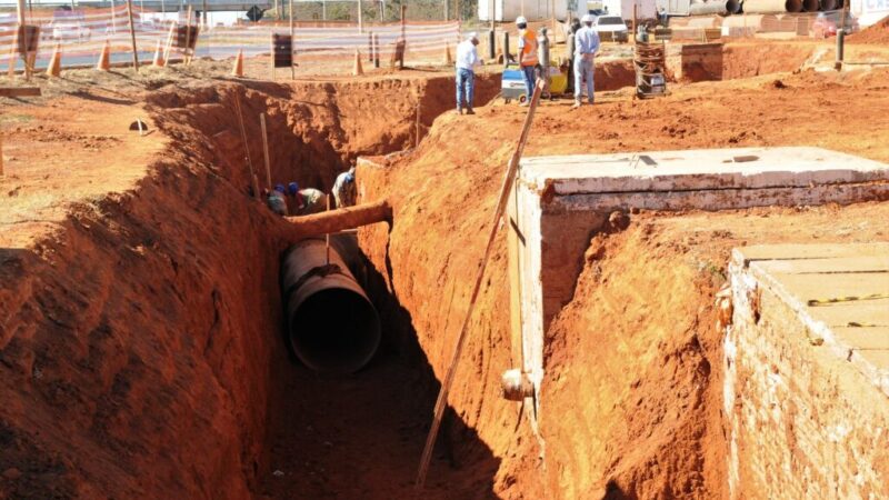 Melhorias nas redes de água avançam em todo o DF