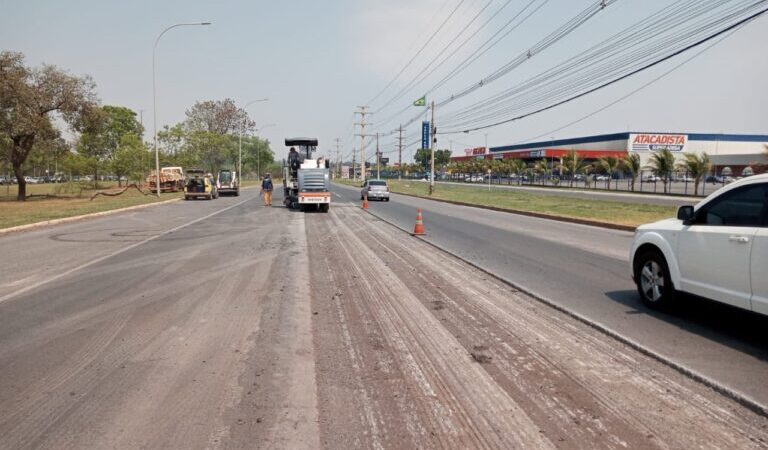 Recuperação asfáltica em trecho da DF-001 segue a todo vapor