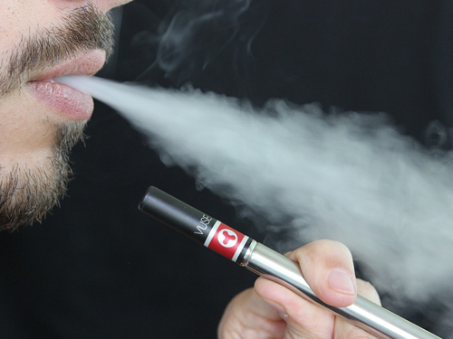 Deputado Iolando apresenta Projeto de Lei que proíbe a utilização de cigarros e narguilés eletrônicos em lugares públicos ou privados