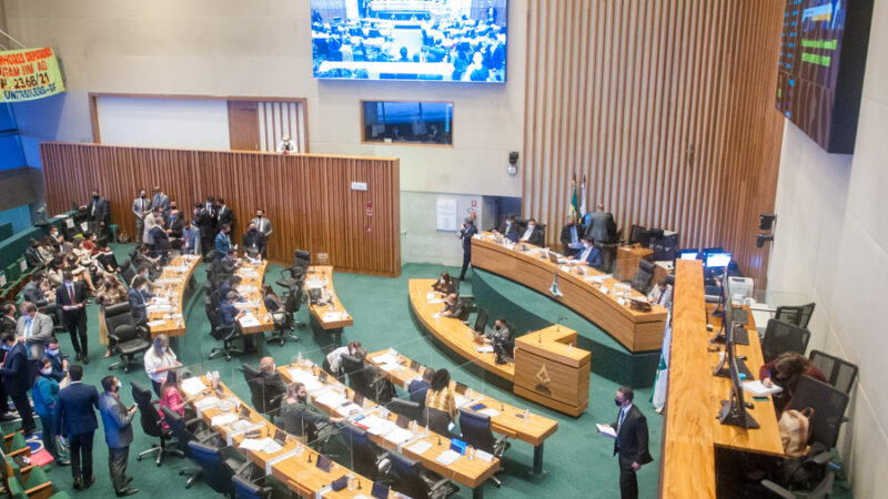 CLDF aprova Lei Orçamentária Anual com previsão de reajuste e pacote econômico