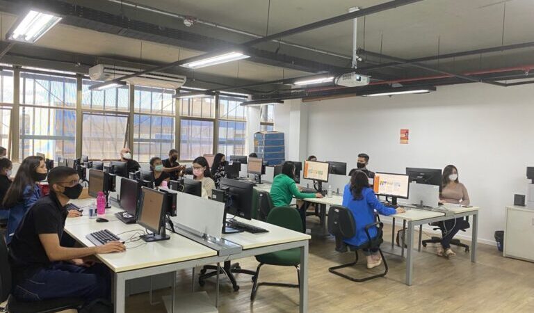 Curso de qualificação profissional para assistentes sociais