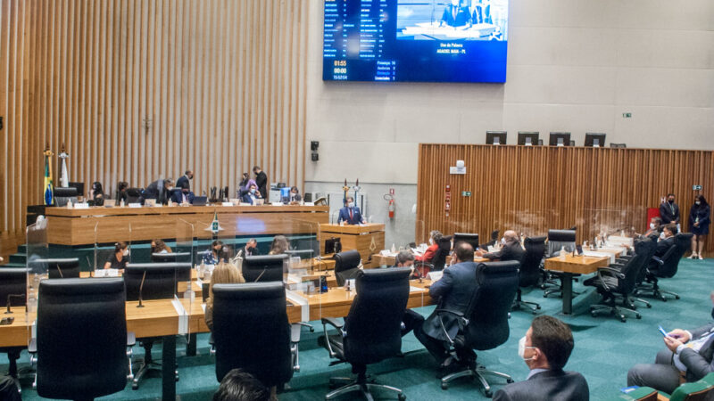 Distritais querem estender benefícios para policiais aos demais servidores