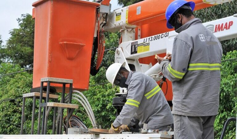 Obras na rede elétrica deixam cinco regiões do DF sem energia