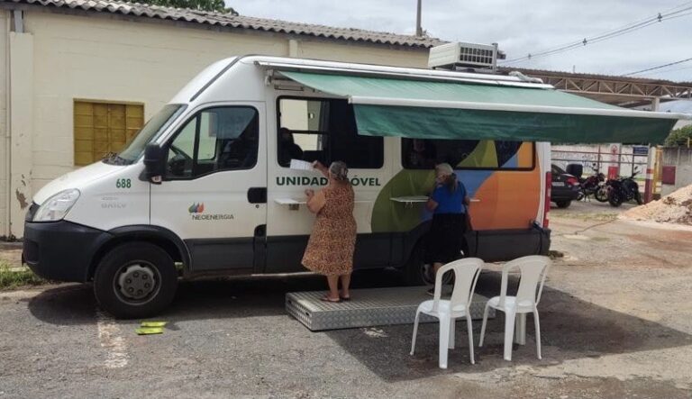 Atendimento para energia elétrica em agências móveis