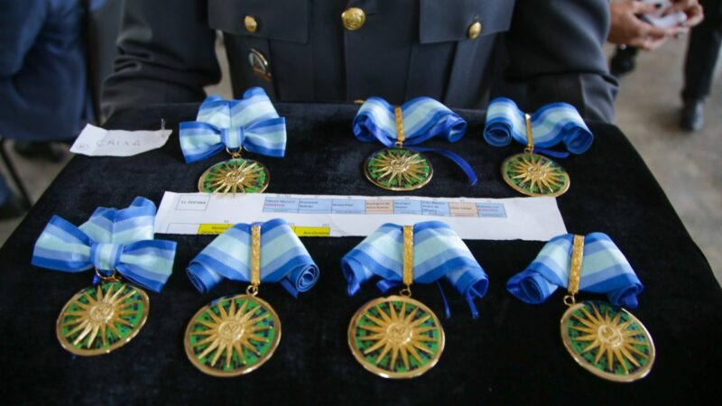 GDF condecora 120 cidadãos com medalha Brasília 60 anos