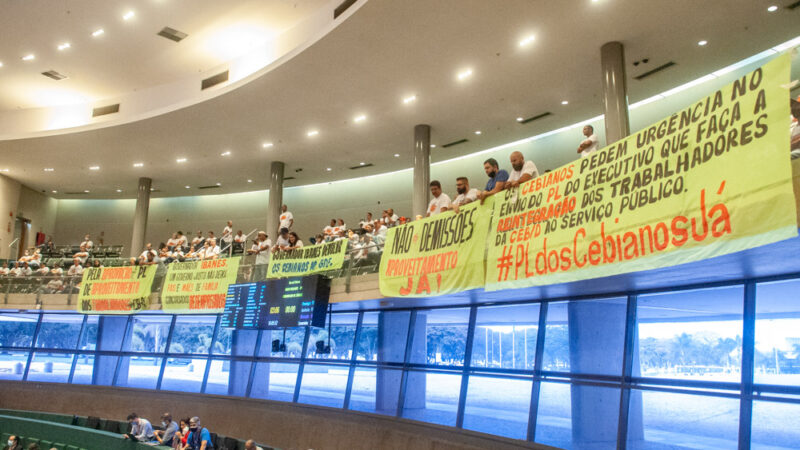 Deputados pedem solução para servidores da CEB