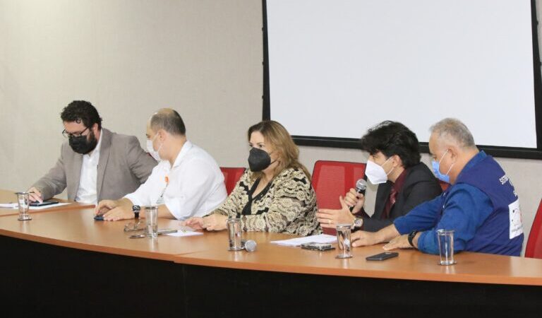 Governo reforça vacinação e testagem para conter a covid