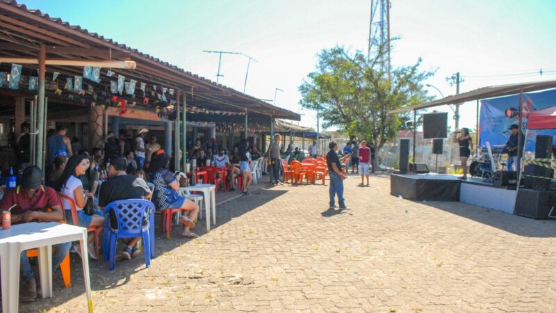 Domingo de compras e shows musicais em três feiras do DF