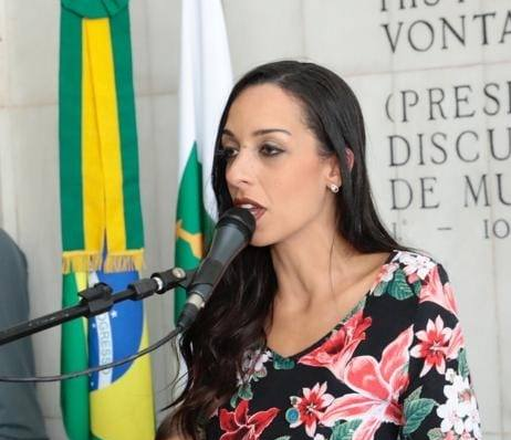 Kelly Bolsonaro quer proibir o uso de animais em brindes e sorteios