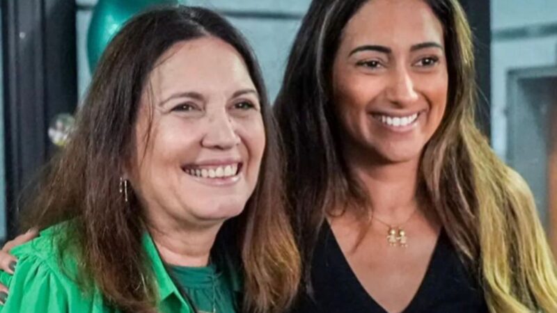 Bia Kicis pede voto para Flávia Arruda em live de Damares