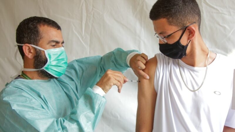 Cerca de 60 mil adolescentes não tomaram 2ª dose da vacina contra covid