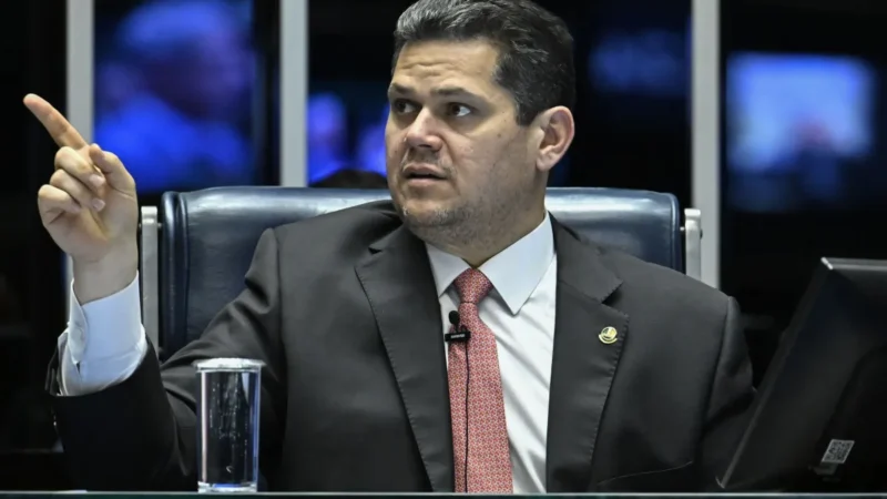 Pressionado por adiamento, Alcolumbre pauta PL da Dosimetria