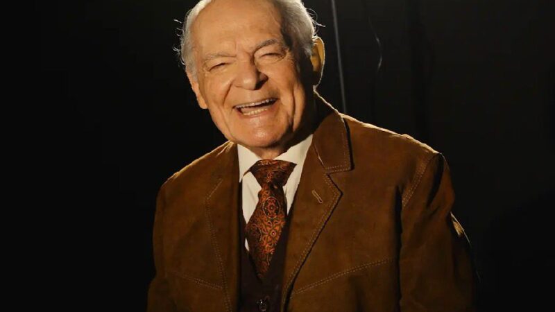 Aos 92 anos, Othon Bastos emociona Brasília com espetáculo premiado na CAIXA Cultural